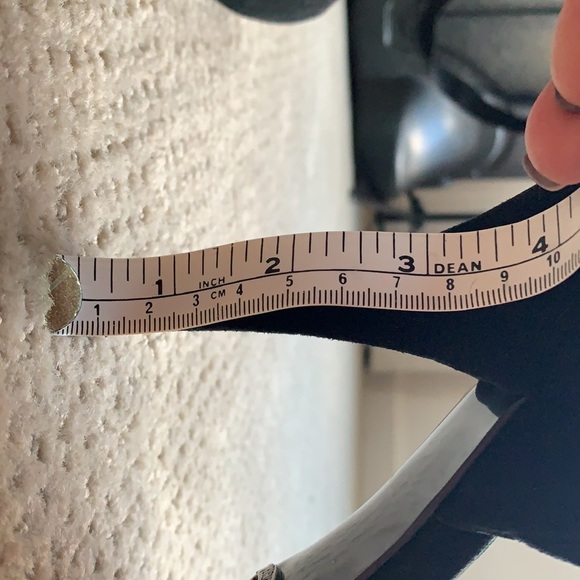 Fergie brand suede heels. - Picture 6 of 6